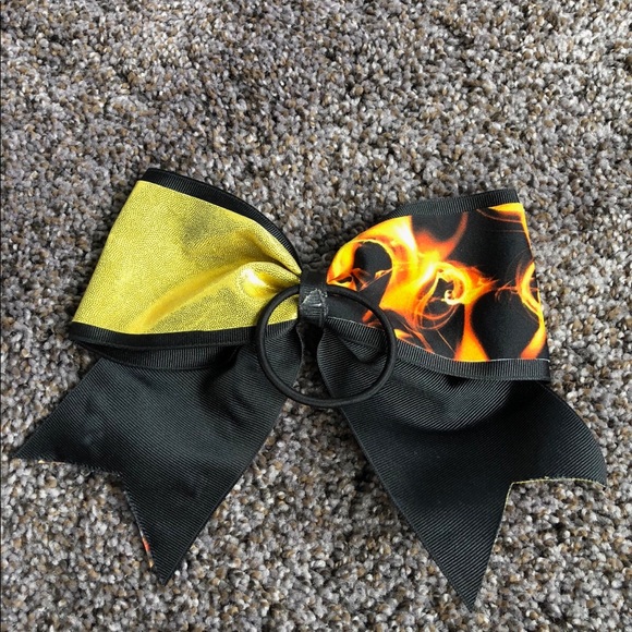Cheer bow - Picture 2 of 2